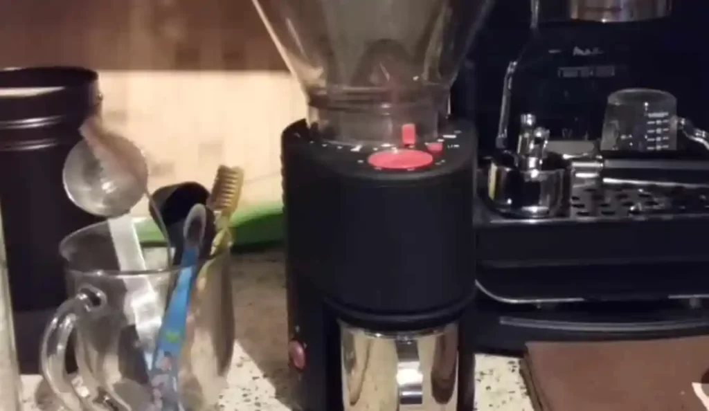 how to clean bodum coffee grinder