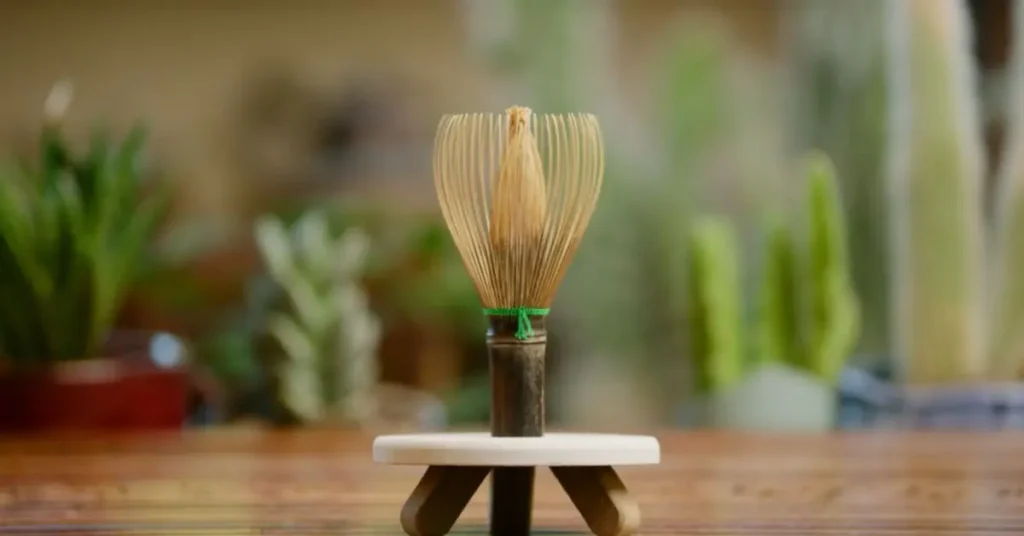 how to use a matcha whisk
